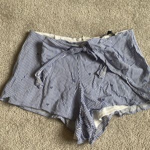 Shorts with front tie